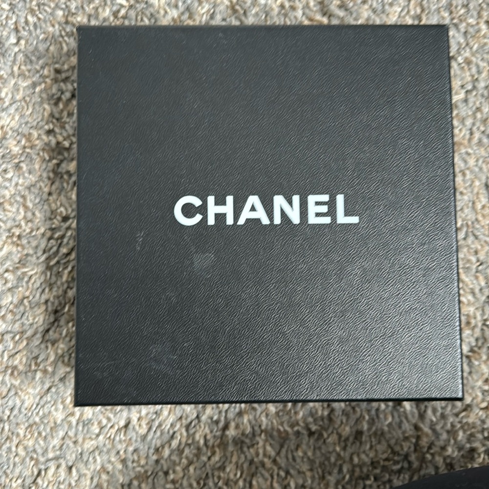 Chanel storage box with drawstring bag